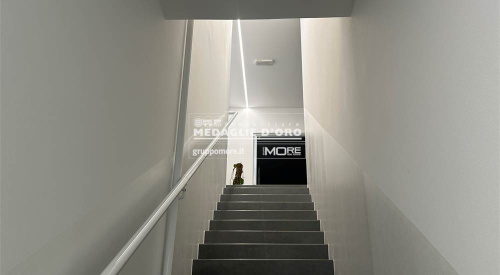SCALA PER ACCEDERE AL PIANO PRIMO 