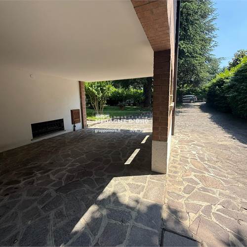 PORTICO D'INGRESSO / POSTO AUTO