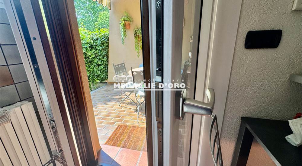 ACCESSO AL GIARDINO DALLA CUCINA 